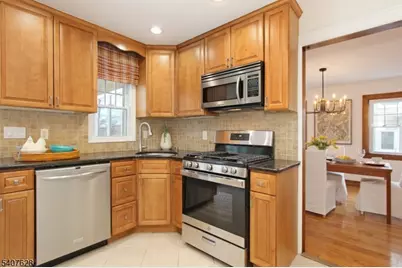 371 Essex Ave, Bloomfield, NJ 07003 - Photo 23