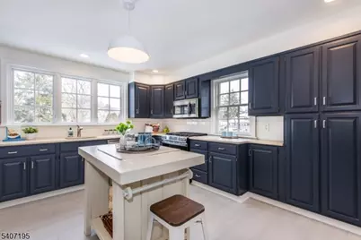 25 Melrose Pl, Montclair, NJ 07042 - Photo 17