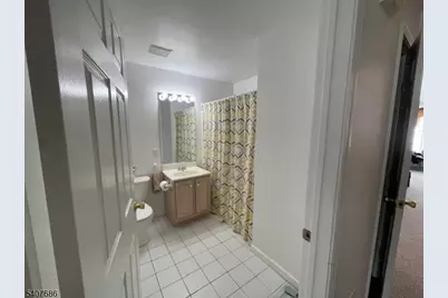 35 Chanda Ct, Clifton, NJ 07012 - Photo 9