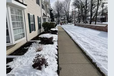 35 Chanda Ct, Clifton, NJ 07012 - Photo 3