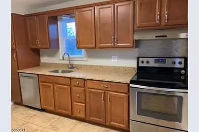 15 Washburn Pl, 2nd Floor, Caldwell, NJ 07006 - Photo 5