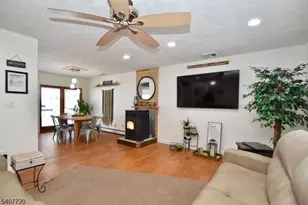 27 Grandview Ave, Jefferson Township, NJ 07460 - Photo 11