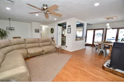 27 Grandview Ave, Jefferson Township, NJ 07460 - Photo 9