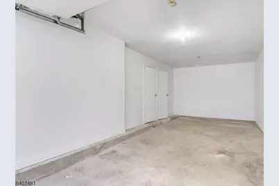 42 Krueger Ct, Newark, NJ 07103 - Photo 25