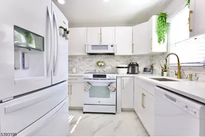 327 Roosevelt Ln, Kenilworth, NJ 07033 - Photo 7