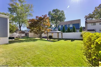 327 Roosevelt Ln, Kenilworth, NJ 07033 - Photo 15