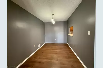 31 Voscek, Lawrence Township, NJ 08648 - Photo 5