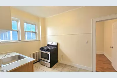 232 Lakeview Ave, Clifton, NJ 07011 - Photo 3