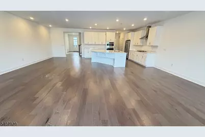 8 Eastwood Ter, East Hanover Township, NJ 07928 - Photo 5