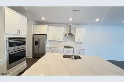 8 Eastwood Ter, East Hanover Township, NJ 07928 - Photo 9