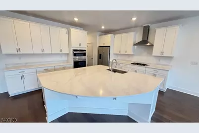 8 Eastwood Ter, East Hanover Township, NJ 07928 - Photo 7