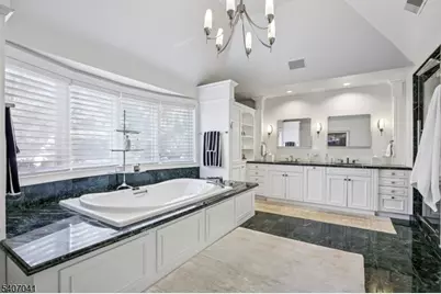 4 Grasmere Ct, Livingston, NJ 07039 - Photo 23