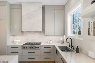 21 Harvey Dr, Millburn Twp., NJ 07078 - Photo 17