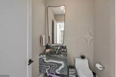 21 Harvey Dr, Millburn Twp., NJ 07078 - Photo 9