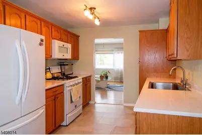 295 English Ct, Bridgewater Twp., NJ 08807 - Photo 9