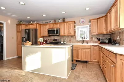 7 Birch Rd, Bloomingdale, NJ 07403 - Photo 9