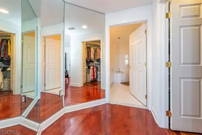 115 Kensington Ln, Livingston Twp., NJ 07039 - Photo 3