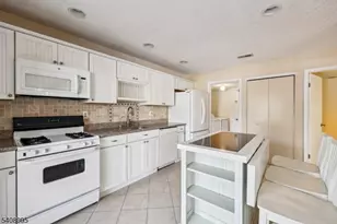 18 Woodhill St, Franklin Township, NJ 08873 - Photo 13