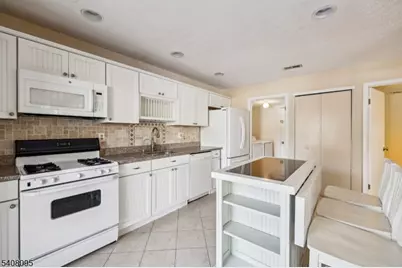 18 Woodhill St, Franklin Township, NJ 08873 - Photo 11