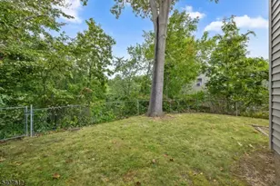 250 Woodcliff Ave, Little Falls Township, NJ 07424 - Photo 27