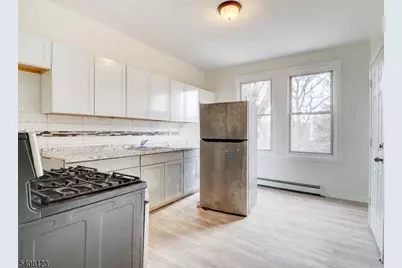 221 Bayview Ave, Jersey City, NJ 07305 - Photo 21