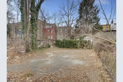 221 Bayview Ave, Jersey City, NJ 07305 - Photo 23