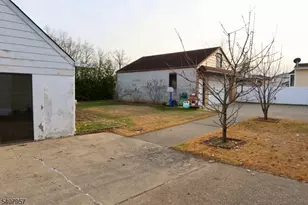 33 Fournier Crescent, Elmwood Park, NJ 07407 - Photo 19