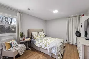 22 Crescent Ct, Newark, NJ 07106 - Photo 9