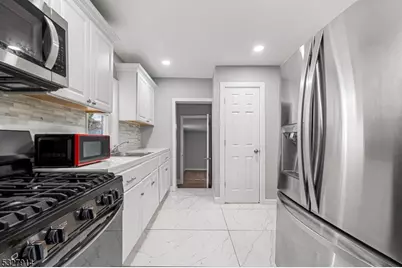 320 Lee Pl, Plainfield, NJ 07063 - Photo 3