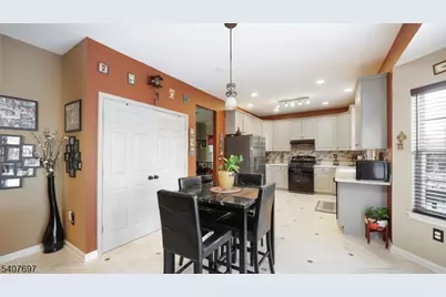 35 Reinhart Way, Bridgewater Twp., NJ 08807 - Photo 9