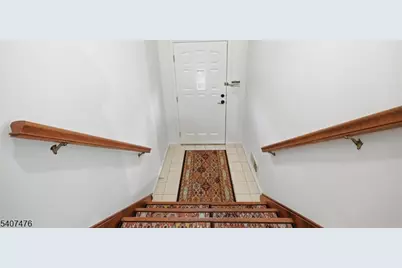 5 Mountain Ridge Rd, Bloomingdale, NJ 07403 - Photo 3