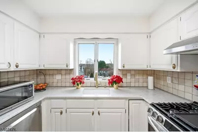 5 Mountain Ridge Rd, Bloomingdale, NJ 07403 - Photo 9