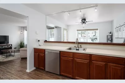 71 Avebury Pl, Franklin Township, NJ 08873 - Photo 9