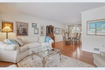 68 E Sherbrooke Pkwy, Livingston, NJ 07039 - Photo 5