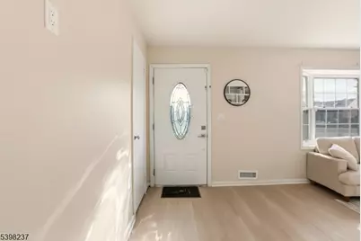 24 Frederick Ave, Woodbridge Township, NJ 07067 - Photo 5