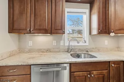 3 Armstrong Dr, Jefferson Township, NJ 07438 - Photo 3