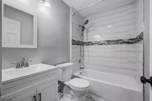 264 Matthews Drive, Newark, NJ 07103 - Photo 9
