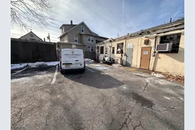 185 N Washington Ave, Bergenfield, NJ 07621 - Photo 17