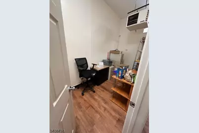 185 N Washington Ave, Bergenfield, NJ 07621 - Photo 9