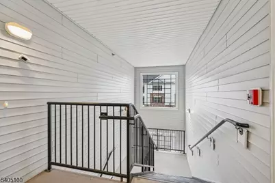 632 Marion Ln, Monroe Township, NJ 08831 - Photo 5