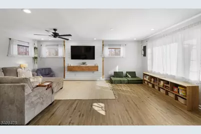 24 Plaza Dr, Hampton Township, NJ 07860 - Photo 9