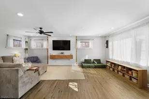 24 Plaza Dr, Hampton Township, NJ 07860 - Photo 9