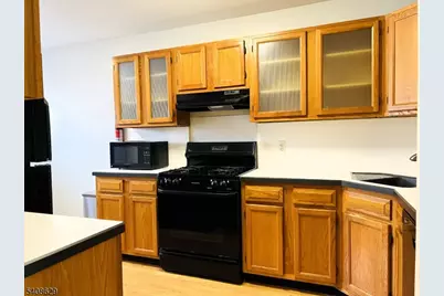 1802 Scarlett Dr, Washington Township, NJ 07840 - Photo 9