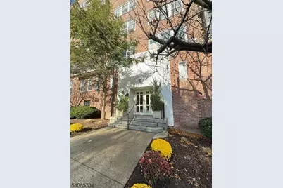 5 Roosevelt Pl #4A, Montclair Twp., NJ 07042 - Photo 1