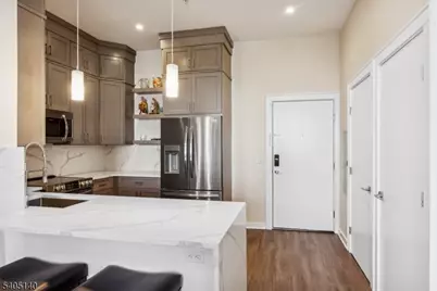 1 Carriage City Plz #1707, Rahway, NJ 07065 - Photo 3