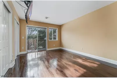 908 Reed Ct, Raritan Township, NJ 08822 - Photo 9