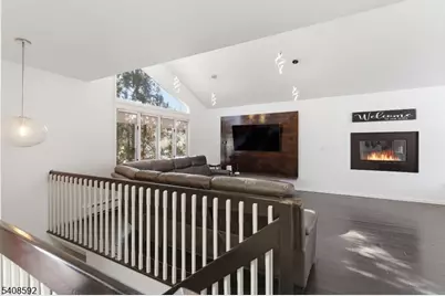 433 Chase Ave, Lyndhurst Township, NJ 07071 - Photo 5