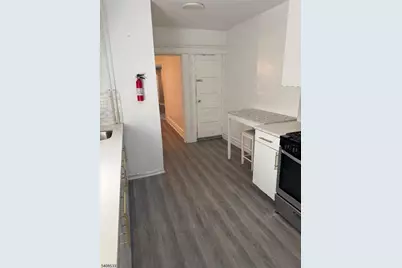 20 Willoughby St, Newark, NJ 07112 - Photo 5
