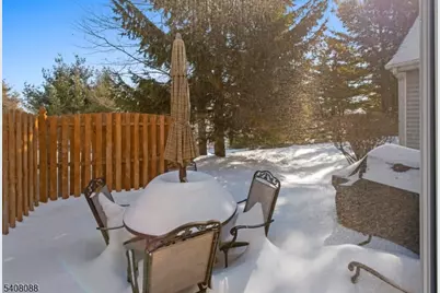 136 Crestview Ln, Mount Arlington, NJ 07856 - Photo 7