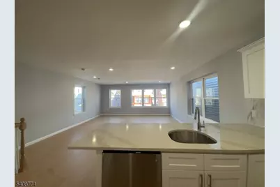 29 Isabella Ave 2nd Fl #2, Newark, NJ 07106 - Photo 3